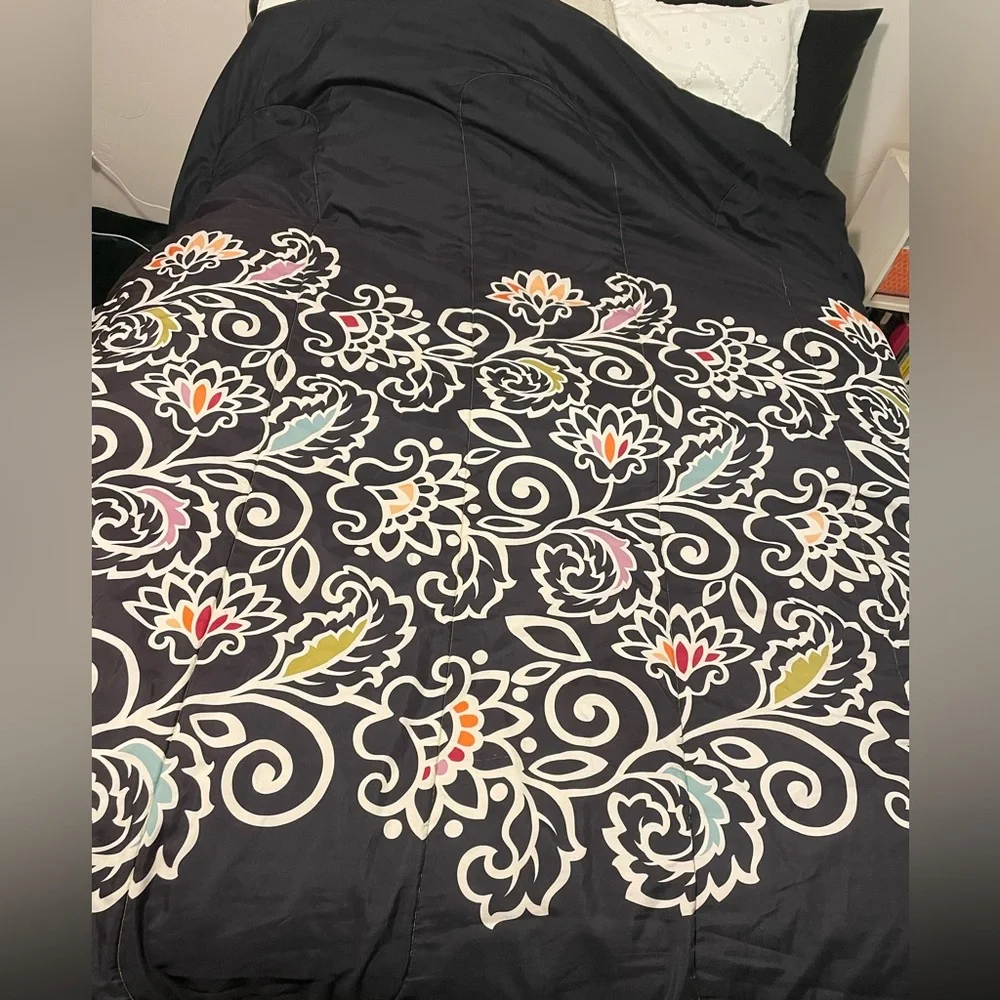 Full size reversible comforter